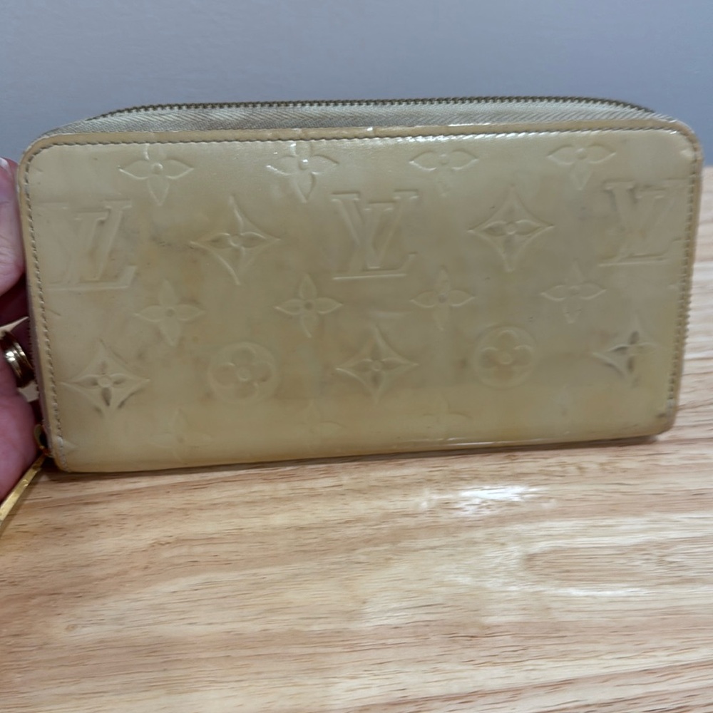 Louis Vuitton Vernis Zippy Wallet